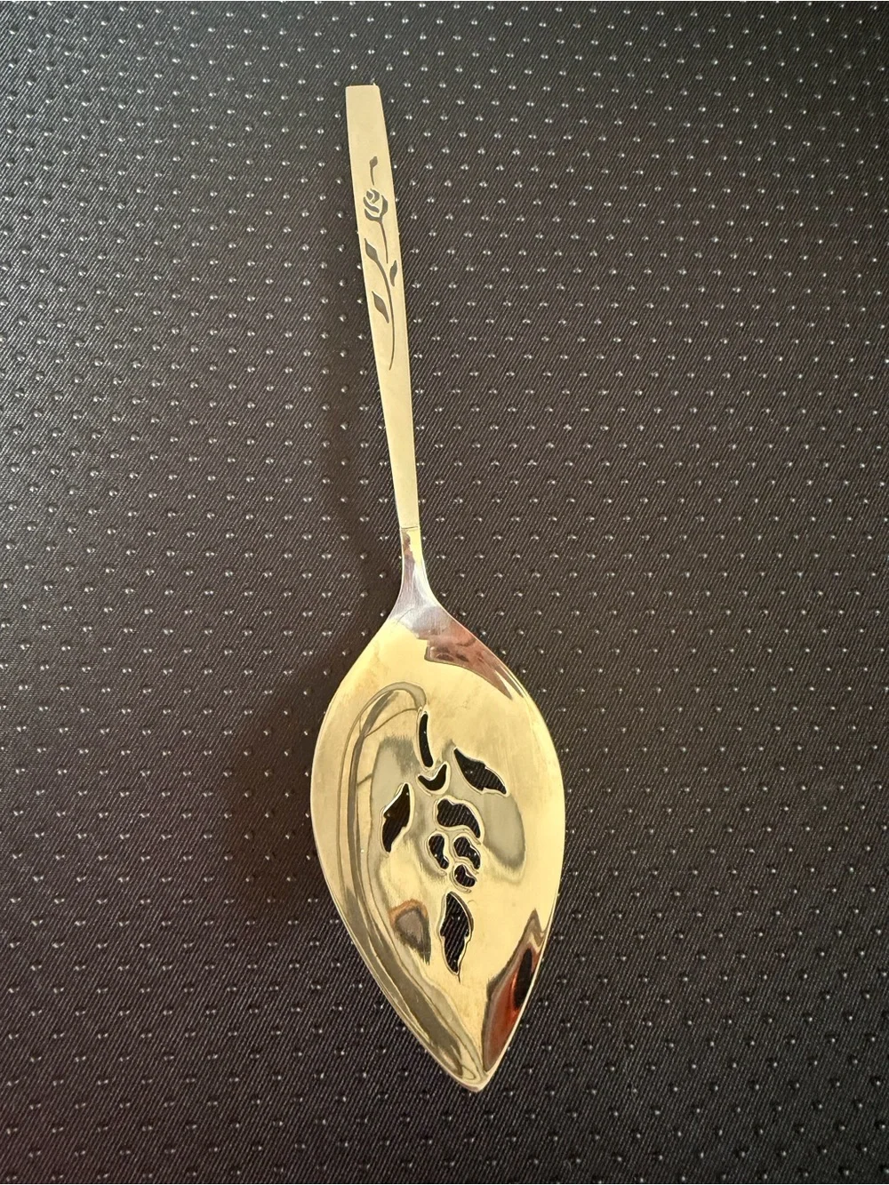 Vintage Oneida Oneidacraft Deluxe Lasting Rose Pierced Pie Cake Server Stainless